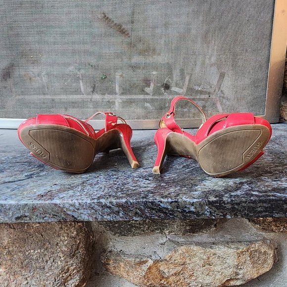 Guess Red Glossy Patent Leather Spike Peep Toe Heels Size 6M - Picture 13 of 16